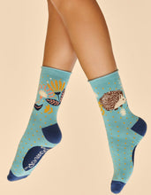 Load image into Gallery viewer, Hedgehog Hunting in Leaves Ankle Socks~Powder (ICE)