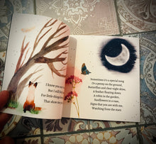 Load image into Gallery viewer, Watching From The Stars' Mini Book ’ Fox Under The Moon - Mini Book