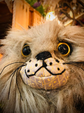 Load image into Gallery viewer, Majestic The Posh Maine Coon Cat Doorstop