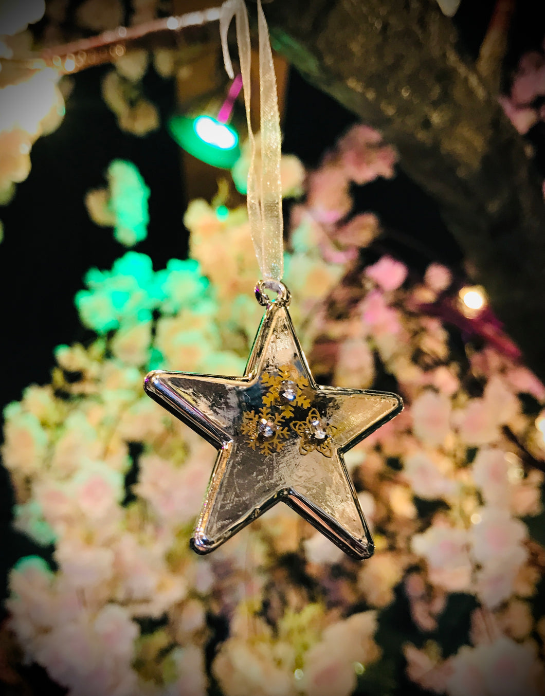 4cm Silver Glass Star 3 Varied Snowflakes With Diamantes. RG12AS