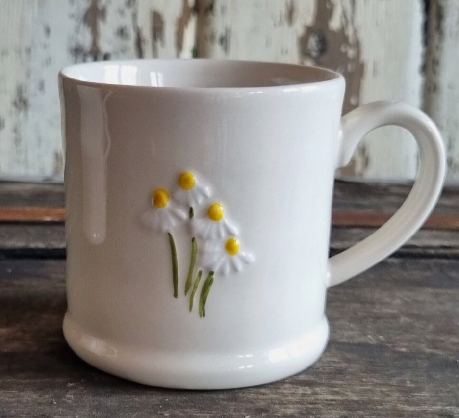 White Daisies Stoneware Mini Mug