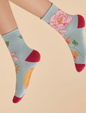 Load image into Gallery viewer, Tropical Floral Ice Ladies ~Powder socks
