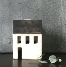 Load image into Gallery viewer, Porcelin Tealight House No85
