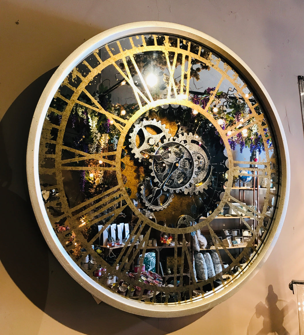 Mirror Clock with Moving Mechanism